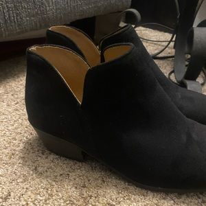 Ankle booties size 9W black